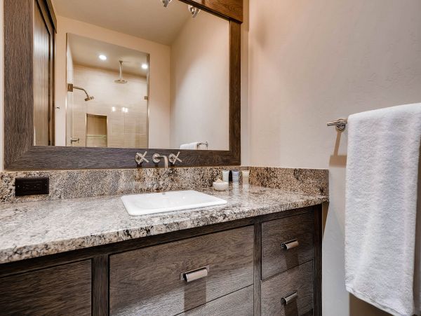 Ultra Exclusive Shock Hill Mountain home