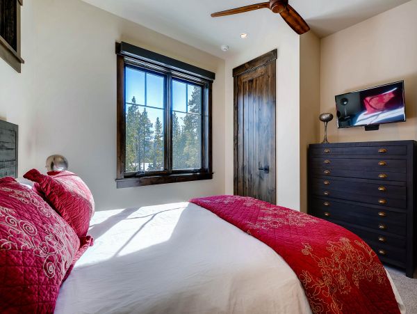  Gold Rush Queen Suite