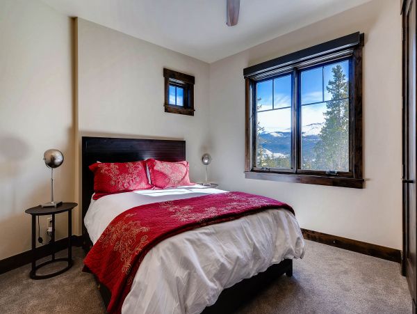 Gold Rush Queen Suite