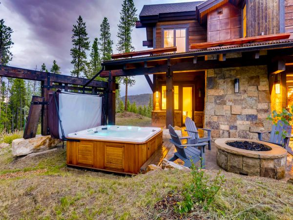  Hot tub, fireside warmth, just relax and take it all in.