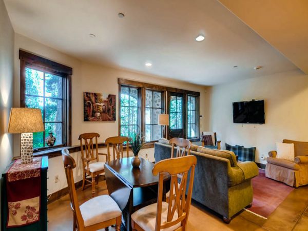 Luxury 8 Bedroom Vacation Home in Breckenridge Sleeps 18