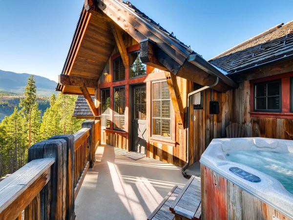Luxury 8 Bedroom Vacation Home in Breckenridge Sleeps 18