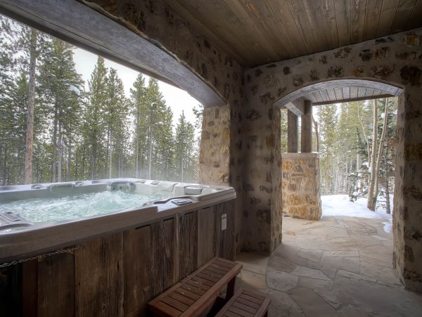 Luxury 8 Bedroom Vacation Home in Breckenridge Sleeps 18