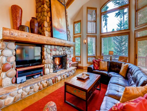 Walk to Downtown Breckenridge, free shuttle to lift
