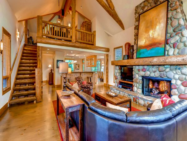 Walk to Downtown Breckenridge, free shuttle to lift