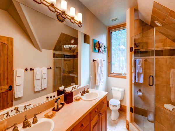 Walk to Downtown Breckenridge, free shuttle to lift