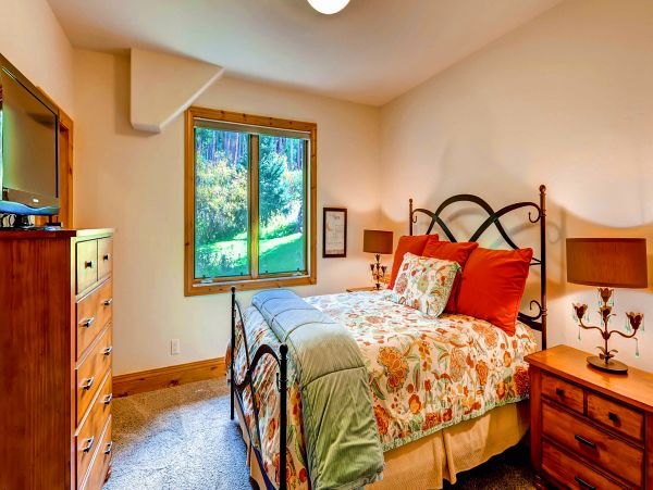 Walk to Downtown Breckenridge, free shuttle to lift