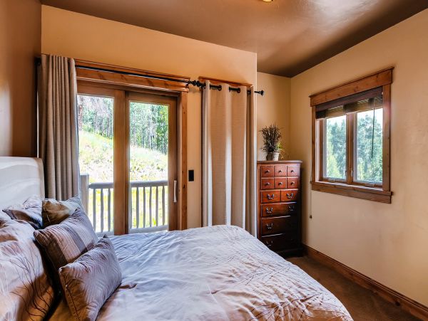 Mountain Views Breckenridge Vacation Home Five Bedroom with Spa