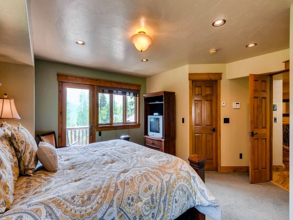 Mountain Views Breckenridge Vacation Home Five Bedroom with Spa