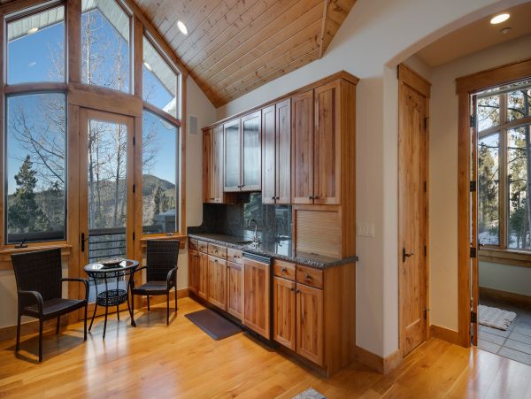 Secluded Luxury home on shuttle