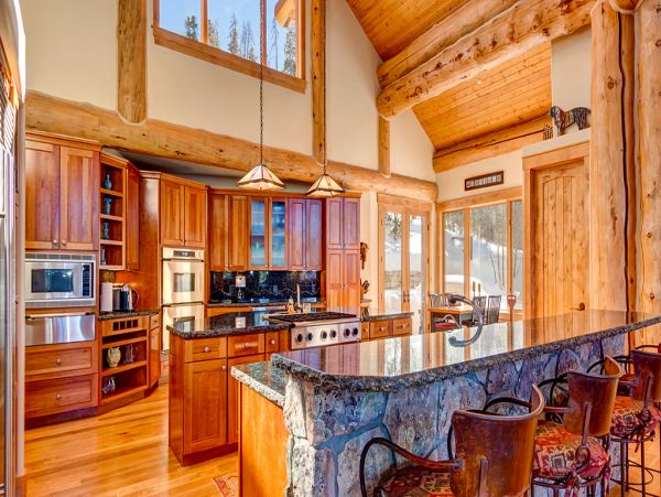 Secluded Luxury home on shuttle