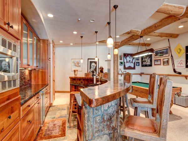 Secluded Luxury home on shuttle