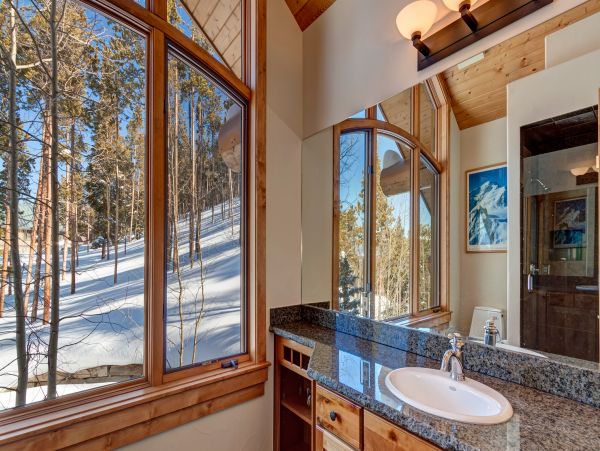 Secluded Luxury home on shuttle