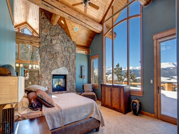 Secluded Luxury home on shuttle
