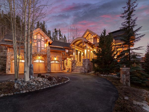 Secluded Luxury home on shuttle
