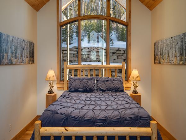 Secluded Luxury home on shuttle
