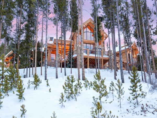 Secluded Luxury home on shuttle