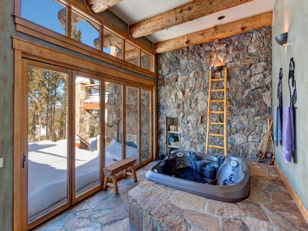Secluded Luxury home on shuttle