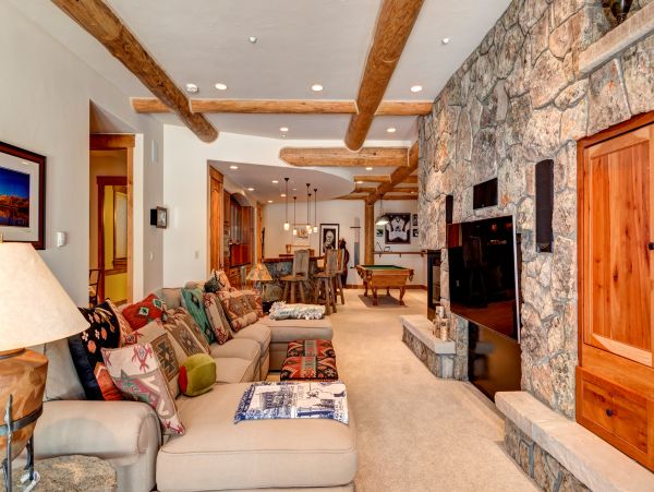 Secluded Luxury home on shuttle
