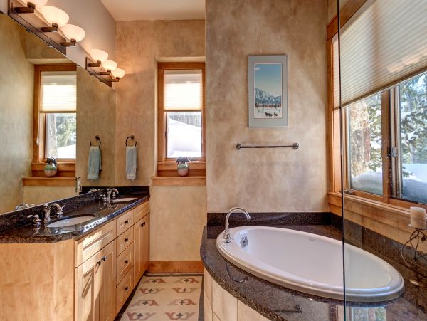 Secluded Luxury home on shuttle