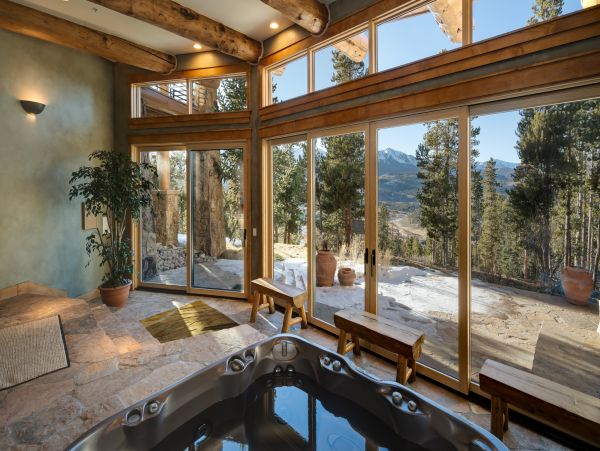Secluded Luxury home on shuttle