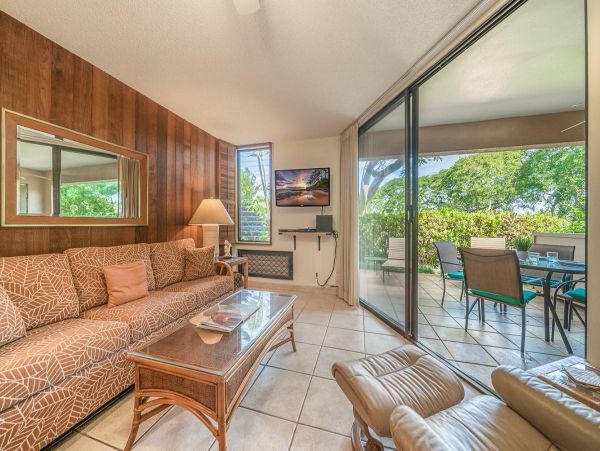 Two Bedroom Beachside Rental Condo in Wailea Sleeps 7