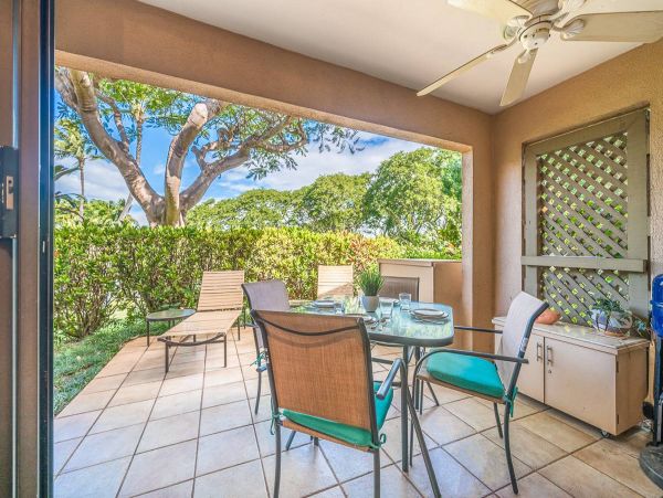 Two Bedroom Beachside Rental Condo in Wailea Sleeps 7