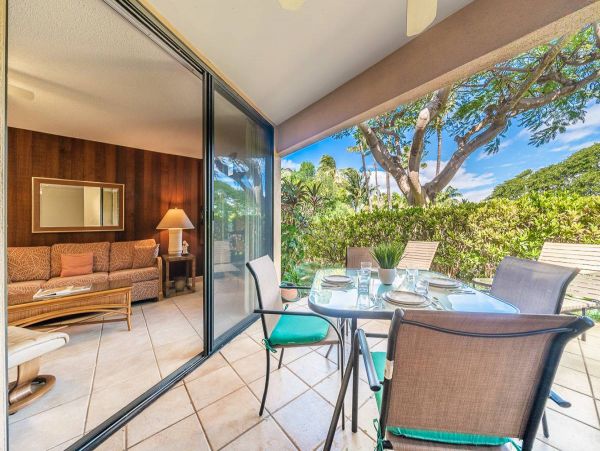 Two Bedroom Beachside Rental Condo in Wailea Sleeps 7