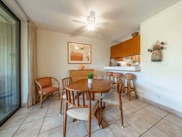 Two Bedroom Beachside Rental Condo in Wailea Sleeps 7