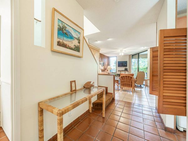 Two Bedroom Beachside Rental Condo in Wailea Sleeps 7