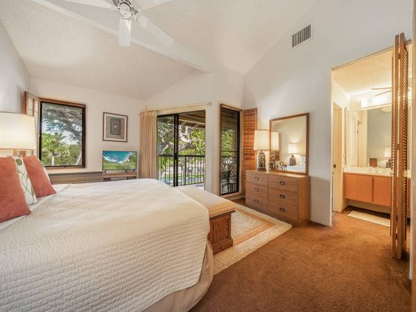 Two Bedroom Beachside Rental Condo in Wailea Sleeps 7