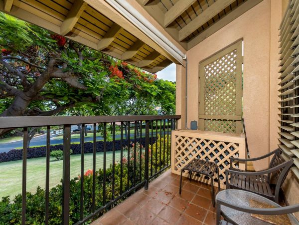 Two Bedroom Beachside Rental Condo in Wailea Sleeps 7