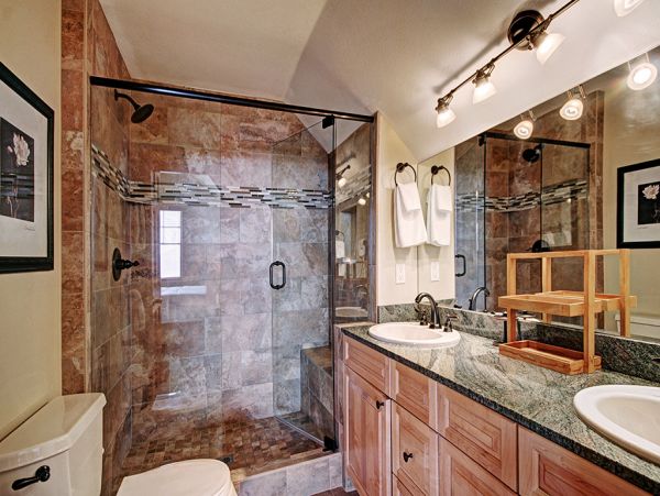 Spacious Three Bedroom Condo on Two Levels!