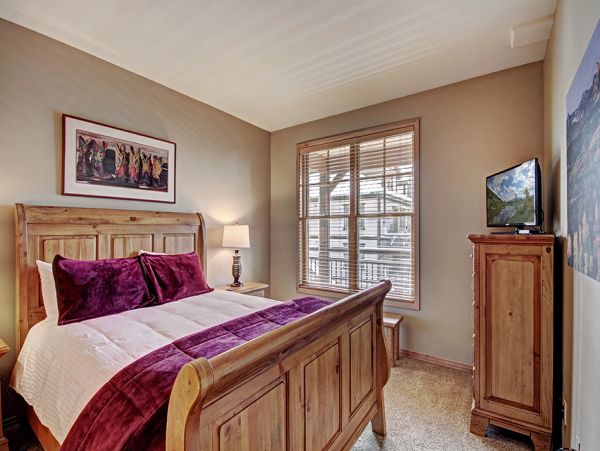 Spacious Three Bedroom Condo on Two Levels!