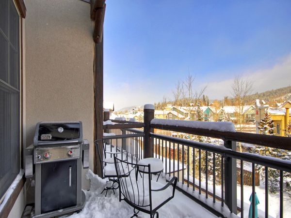 Spacious Three Bedroom Condo on Two Levels!