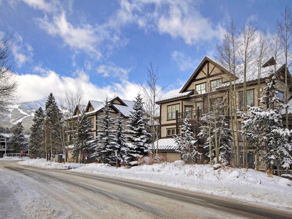 Spacious Three Bedroom Condo on Two Levels!