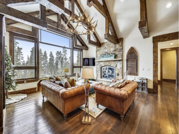 Luxury Five Bedroom Mountain Residence.