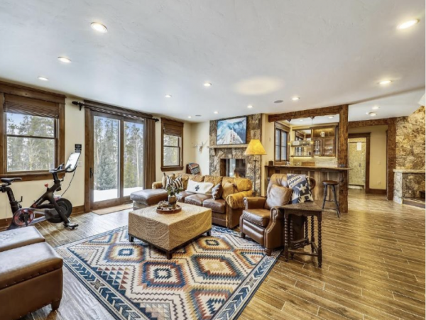 Luxury Five Bedroom Mountain Residence.