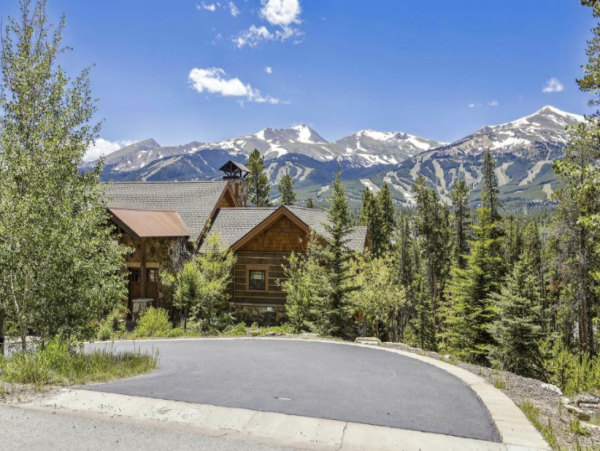 Luxury Five Bedroom Mountain Residence.