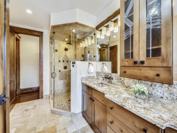 Luxury Five Bedroom Mountain Residence.