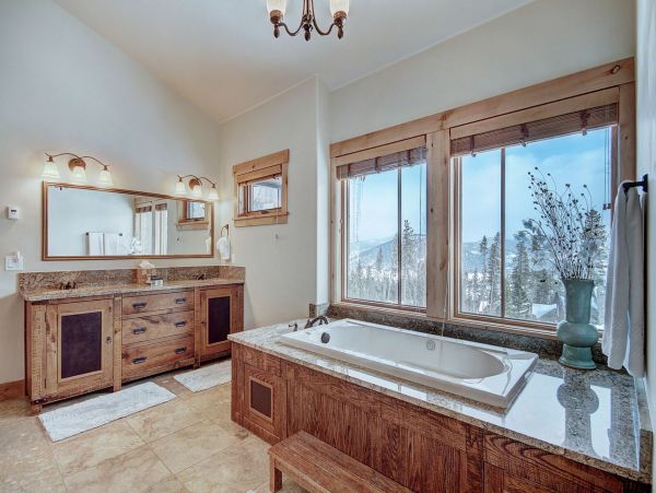 Luxury Five Bedroom Breckenridge Vacation Home 12 Guests