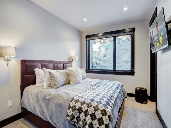 Four Bedroom  Walk to Lift Vacation Home in Breckenridge