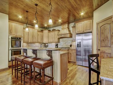 Breckenridge Four Bedroom Home With Mountain Views Sleeps 16