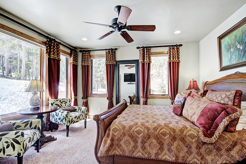 Breckenridge Four Bedroom Home With Mountain Views Sleeps 16