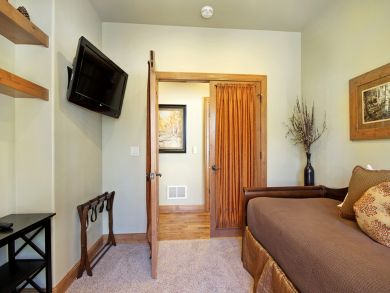 Breckenridge Four Bedroom Home With Mountain Views Sleeps 16