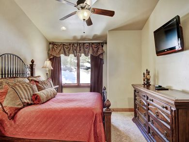Breckenridge Four Bedroom Home With Mountain Views Sleeps 16