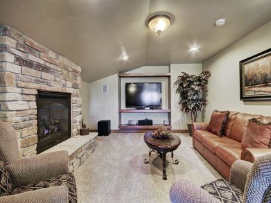 Breckenridge Four Bedroom Home With Mountain Views Sleeps 16