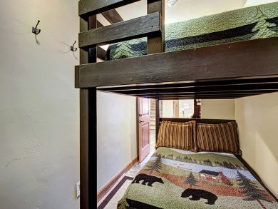 Breckenridge Four Bedroom Home With Mountain Views Sleeps 16