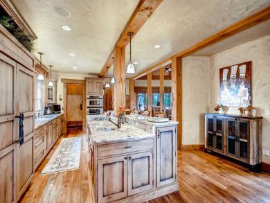 Walk to Lifts and Private Hot Tub