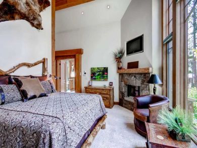 Walk to Lifts and Private Hot Tub